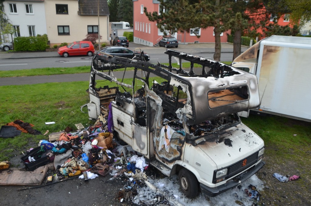 Wohnmobil ausgebrannt Koeln Porz Linder Mauspfad P094.JPG - Miklos Laubert